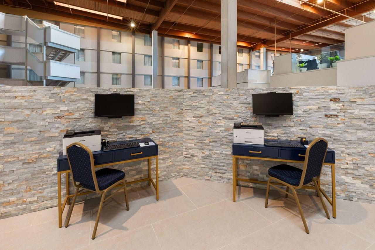 Hotel Dfw Airport Y Centro De Conferencias 4*